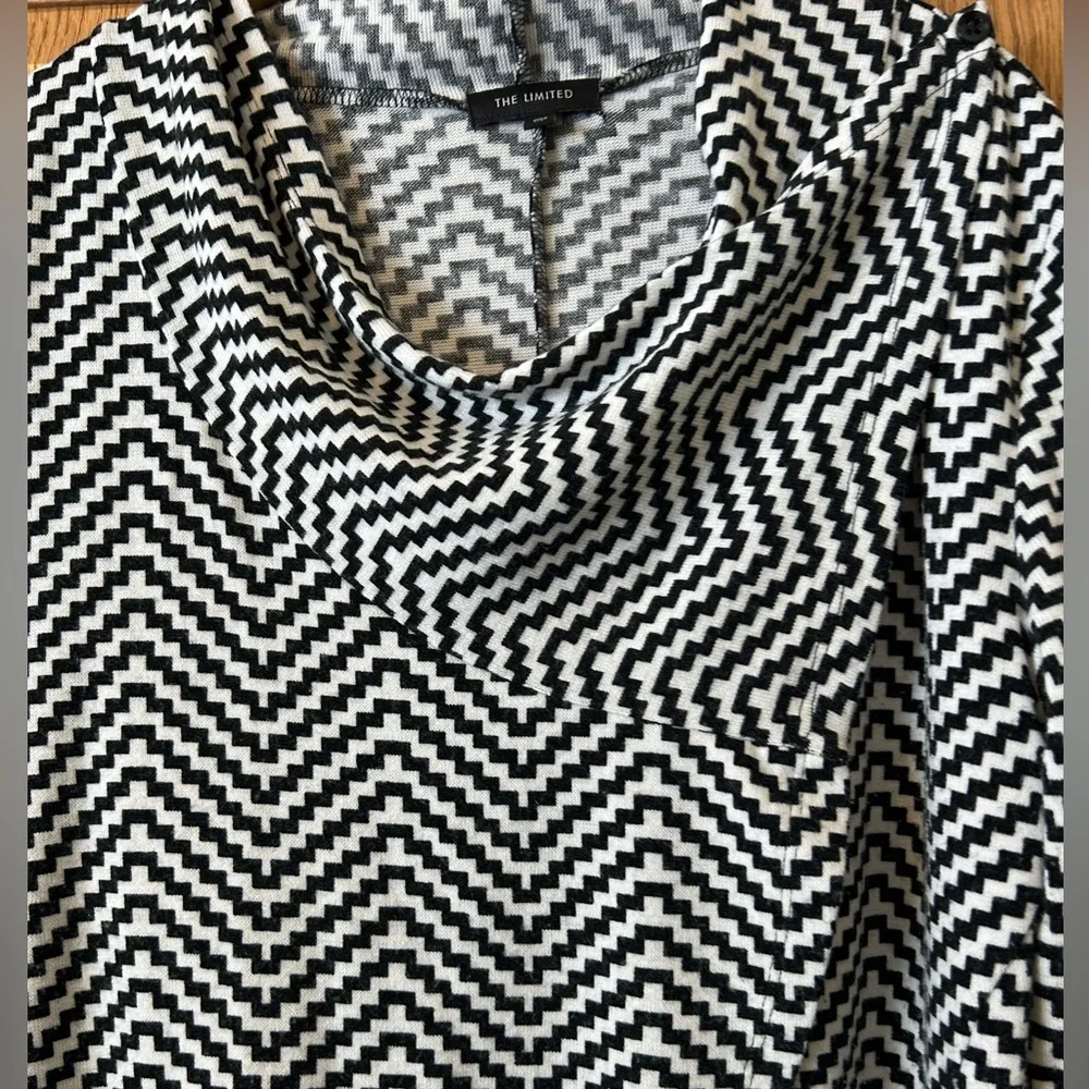 The Limited - Black and White One Button Wrap (Bobeau) Cardigan - Large - Picture 3 of 12